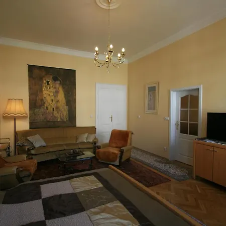 No. 20 Jaltská 3 Apartamento *