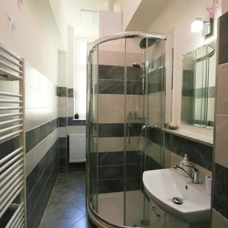 No. 20 Jaltská 3 *