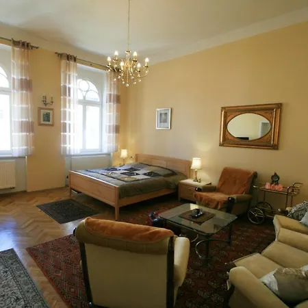 No. 20 Jaltska 3 Apartment *
