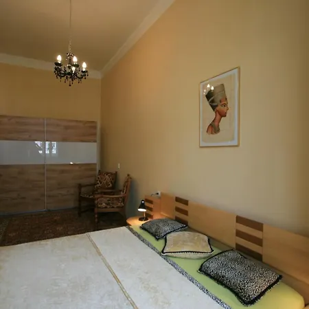 No. 20 Jaltska 3 Apartment