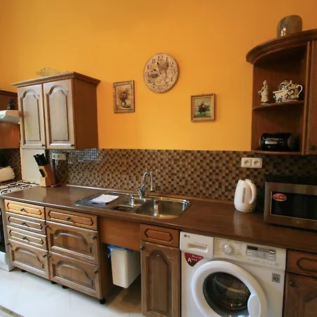 No. 20 Jaltska 3 Apartment